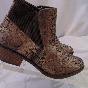 Dominique Nicole Rashida Women's Size 9M Snake Print Ankle Boots